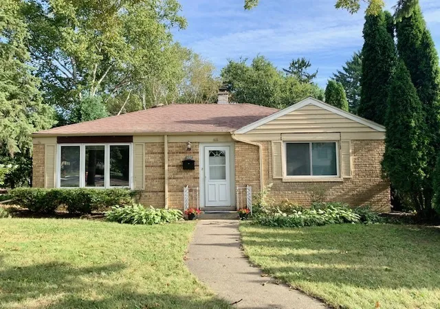 Homes for sale in Libertyville, IL | 630 E Rockland Rd, Libertyville, IL 60048 | MLS# 12694571