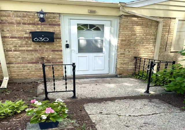 Homes for sale in Libertyville, IL | 630 E Rockland Rd, Libertyville, IL 60048 | MLS# 12694571