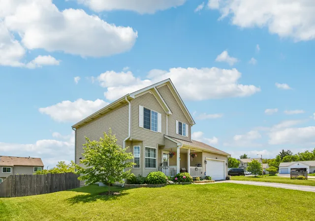 Homes for sale in Zion, IL | 2011 Sunset Ct, Zion, IL 60099 | MLS# 12694575