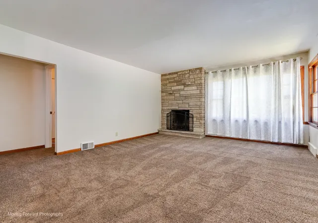 Photo 3 of Single family home for sale at 7s151 N Eola Rd, Aurora, IL 60502 | MLS# 12694603 | Listing updated on 2026-08-17