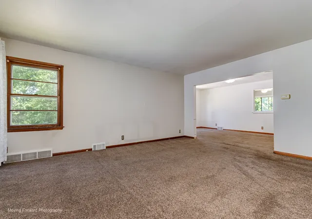 Photo 4 of Single family home for sale at 7s151 N Eola Rd, Aurora, IL 60502 | MLS# 12694603 | Listing updated on 2026-08-17