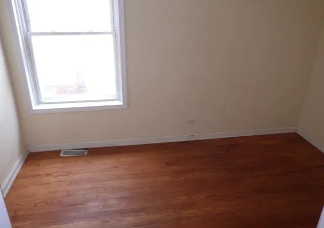 Photo 4 of Single family home for sale at 7916 S E End Ave, Chicago, IL 60617 | MLS# 12694669 | Listing updated on 2026-10-04
