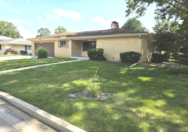 Homes for sale in Bloomington, IL | 1308 Anderson St, Bloomington, IL 61701 | MLS# 12694672