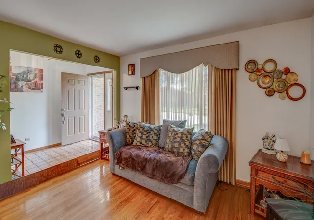 5th image of 1960 185Th St, Lansing, IL 60438 | MLS# 12694692