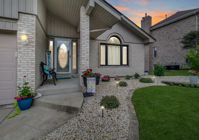 Homes for sale in Orland Park, IL | 17543 Dolorosa Dr, Orland Park, IL 60467 | MLS# 12694703