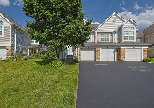 2nd image of 169 Concord Ln, Carol Stream, IL 60188 | MLS# 12694710