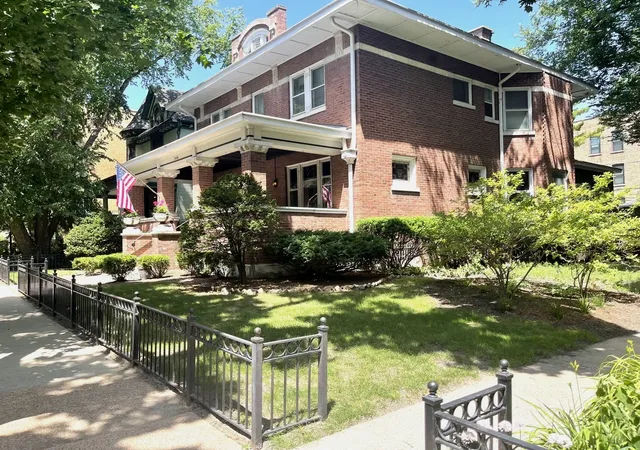 3rd image of 1446 W Summerdale Ave W, Chicago, IL 60640 | MLS# 12694742