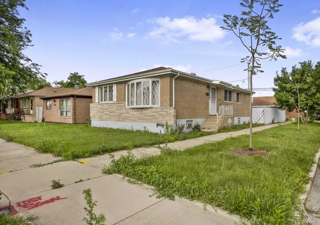 Homes for sale in Chicago, IL | 13157 S Green Bay Ave, Chicago, IL 60633 | MLS# 12694754