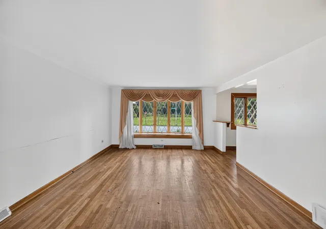 Homes for sale in Chicago, IL | 13157 S Green Bay Ave, Chicago, IL 60633 | MLS# 12694754