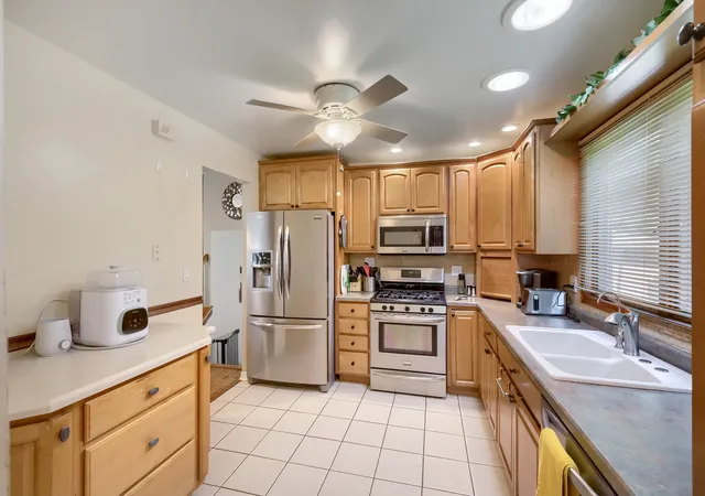 5th image of 271 Hill Ave, Bartlett, IL 60103 | MLS# 12694780