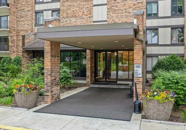 1st image of 301 Lake Hinsdale Dr #404, Willowbrook, IL 60527 | MLS# 12694792