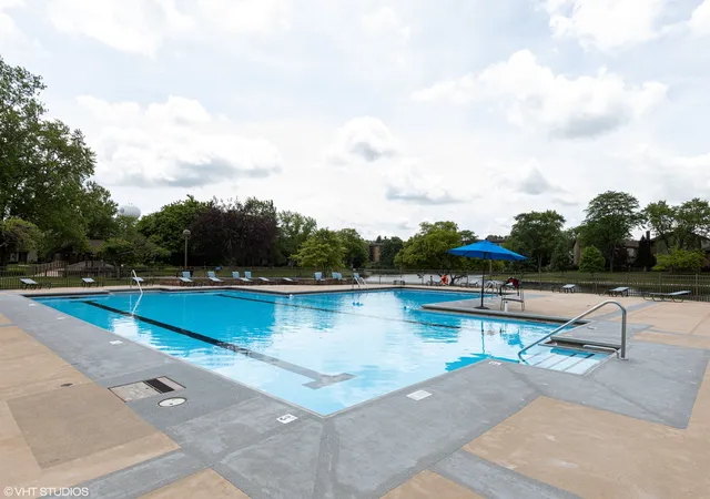 2nd image of 301 Lake Hinsdale Dr, Willowbrook, IL 60527
