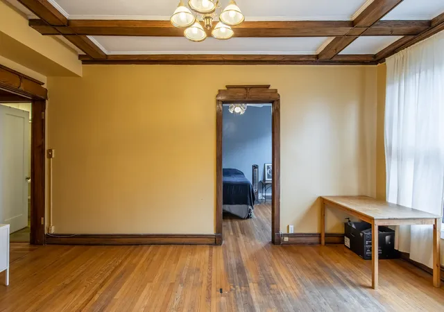 Homes for sale in Chicago, IL | 945 E Hyde Park Boulevard, Chicago, IL 60615 | Houzeo