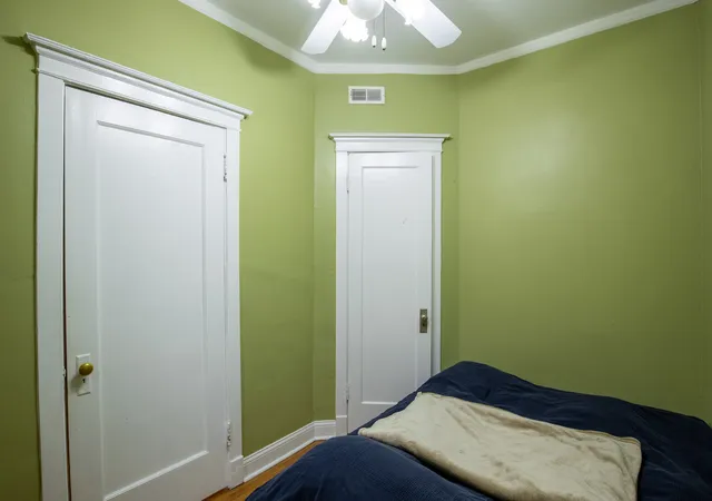 Homes for sale in Chicago, IL | 945 E Hyde Park Blvd, Chicago, IL 60615