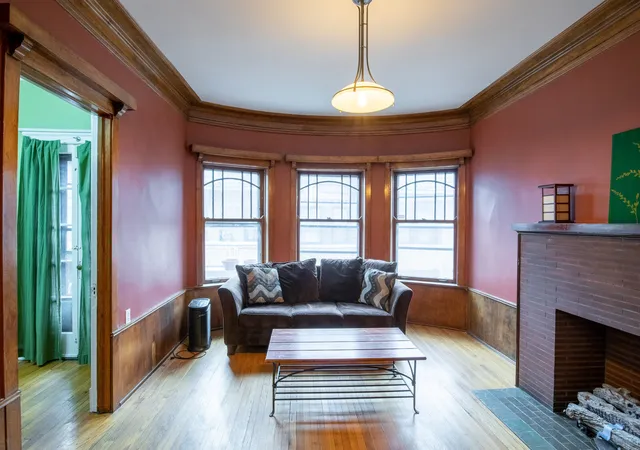 Homes for sale in Chicago, IL | 945 E Hyde Park Blvd, Chicago, IL 60615