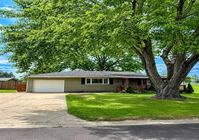 Homes for sale in Plano, IL | 1205 N Edgelawn Dr, Plano, IL 60545 | MLS# 12694796