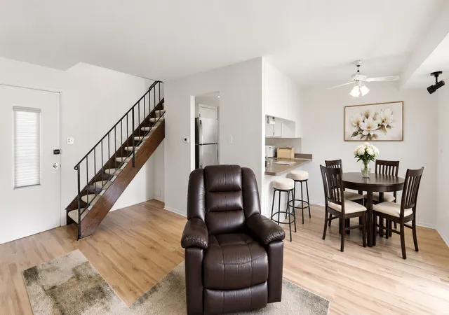 Photo 4 of Townhouse for sale at 2 Cour Masson, Palos Hills, IL 60465 | MLS# 12694797 | Listing updated on 2026-10-11