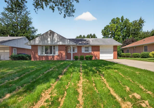Homes for sale in Bloomington, IL | 919 Vale St, Bloomington, IL 61701 | MLS# 12694813