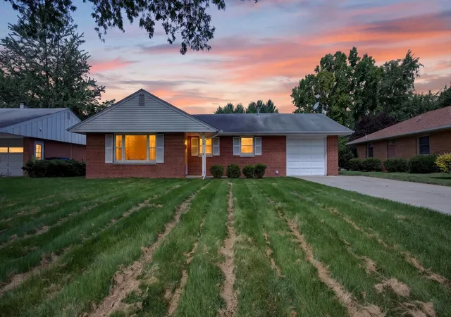 Homes for sale in Bloomington, IL | 919 Vale St, Bloomington, IL 61701 | MLS# 12694813