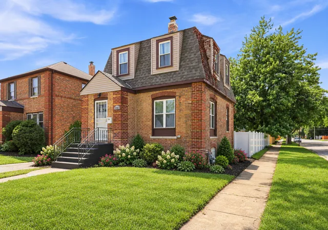 Photo 1 of Single family home for sale at 9300 S Francisco Ave, Evergreen Park, IL 60805 | MLS# 12694823 | Listing updated on 2026-09-28