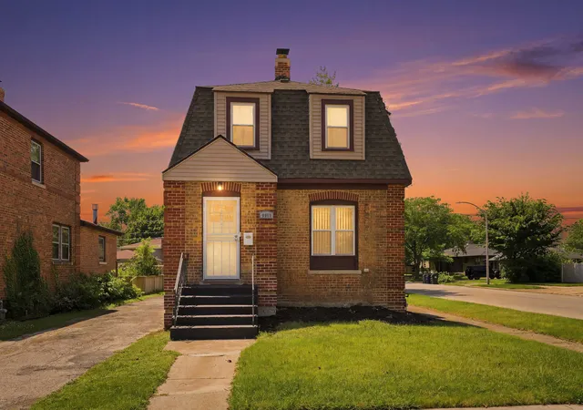 Photo 10 of Single family home for sale at 9300 S Francisco Ave, Evergreen Park, IL 60805 | MLS# 12694823 | Listing updated on 2026-09-01