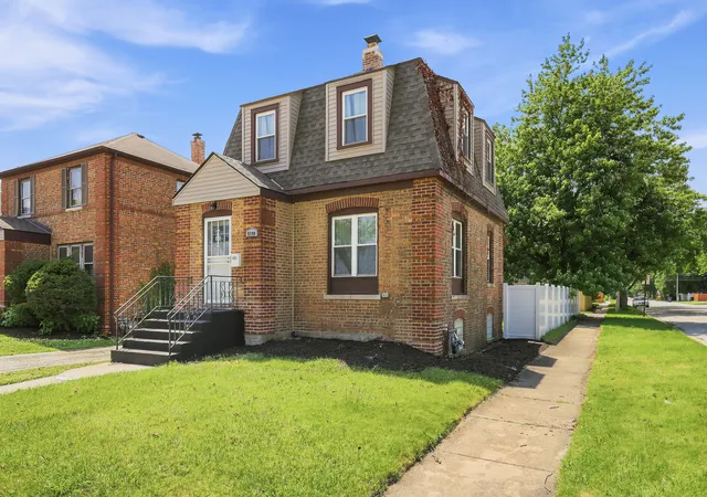 Photo 1 of Single family home for sale at 9300 S Francisco Ave, Evergreen Park, IL 60805 | MLS# 12694823 | Listing updated on 2026-09-01
