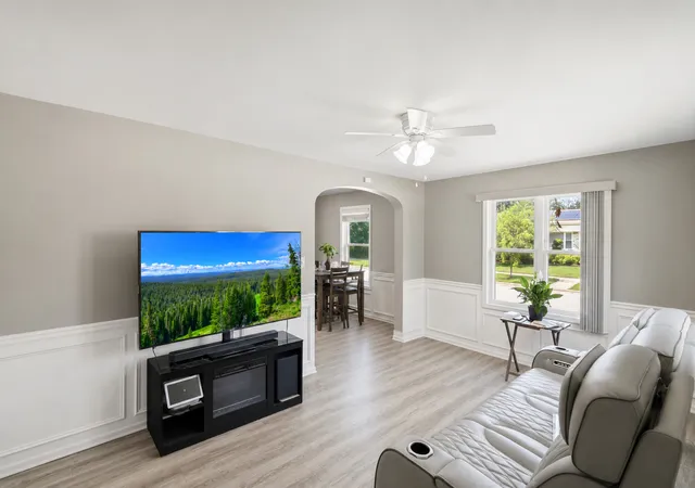 Photo 2 of Single family home for sale at 9300 S Francisco Ave, Evergreen Park, IL 60805 | MLS# 12694823 | Listing updated on 2026-09-01