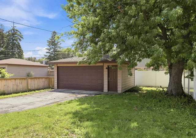 Photo 2 of Single family home for sale at 9300 S Francisco Ave, Evergreen Park, IL 60805 | MLS# 12694823 | Listing updated on 2026-09-01