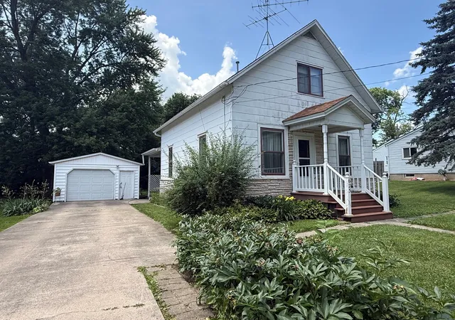 Homes for sale in Dixon, IL | 623 Sterling Ave, Dixon, IL 61021 | MLS# 12694824