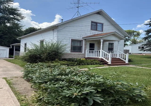 Homes for sale in Dixon, IL | 623 Sterling Ave, Dixon, IL 61021 | MLS# 12694824