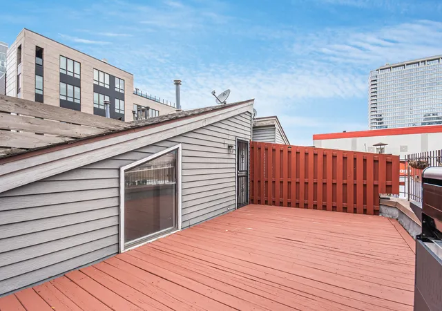Homes for sale in Chicago, IL | 747 N Sedgwick St #4RS, Chicago, IL 60654 | MLS# 12694842