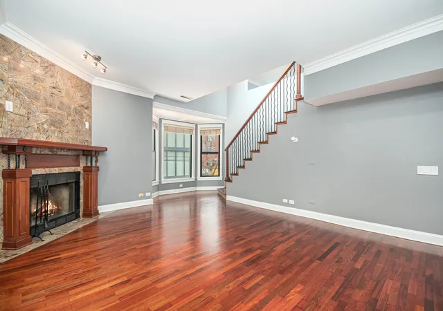 Homes for sale in Chicago, IL | 747 N Sedgwick St, Chicago, IL 60654