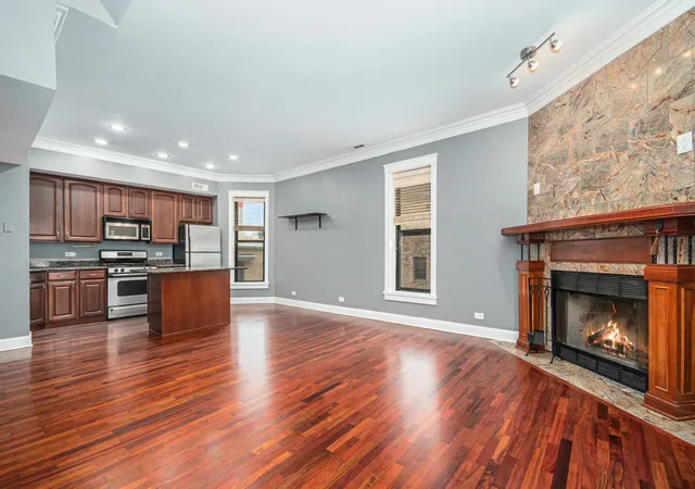 Homes for sale in Chicago, IL | 747 N Sedgwick St, Chicago, IL 60654