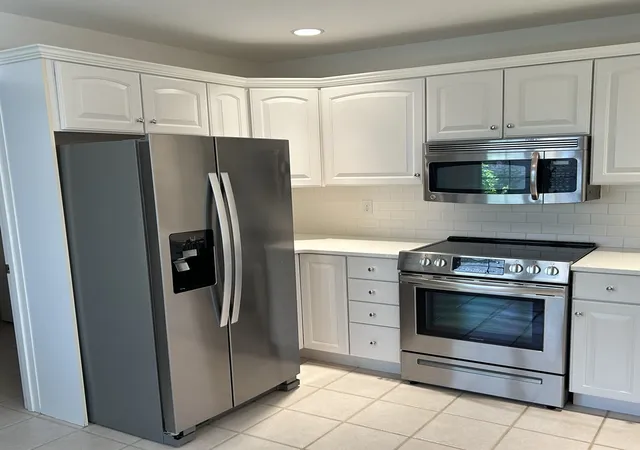 5th image of 2626 Kings Pointe SE Dr, Quincy, IL 62305