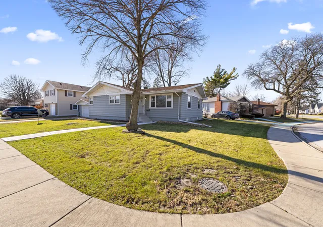 Homes for sale in South Holland, IL | 16426 Shirley Ct, South Holland, IL 60473 | MLS# 12694879