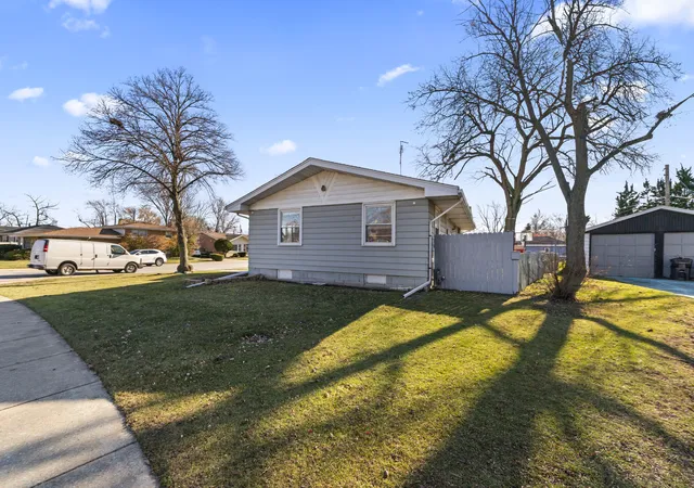 Homes for sale in South Holland, IL | 16426 Shirley Ct, South Holland, IL 60473 | MLS# 12694879