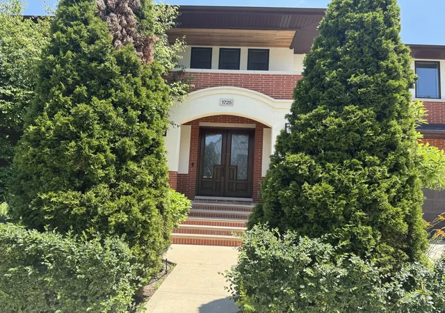Homes for sale in Chicago, IL | 1725 N Troy St, Chicago, IL 60647 | MLS# 12694881