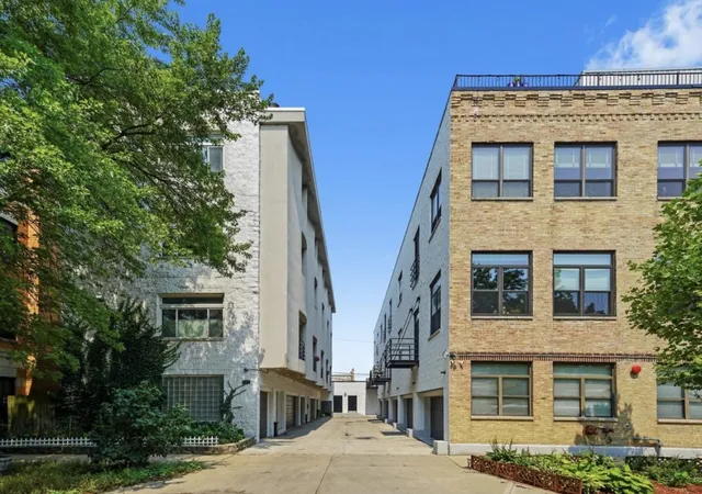Homes for sale in Chicago, IL | 2231 N Lister Ave #D, Chicago, IL 60614 | MLS# 12694900