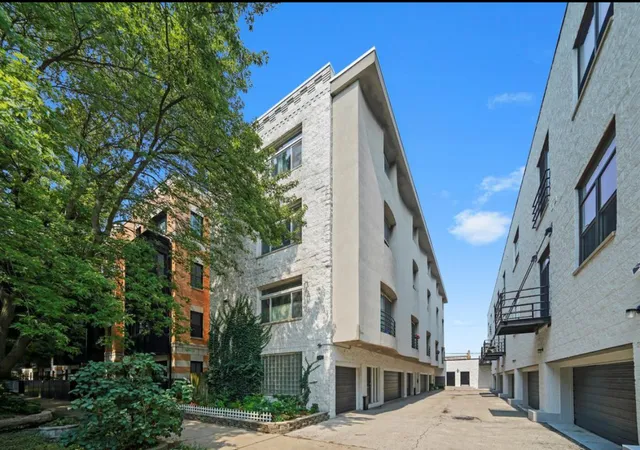 Homes for sale in Chicago, IL | 2231 N Lister Ave #D, Chicago, IL 60614 | MLS# 12694900