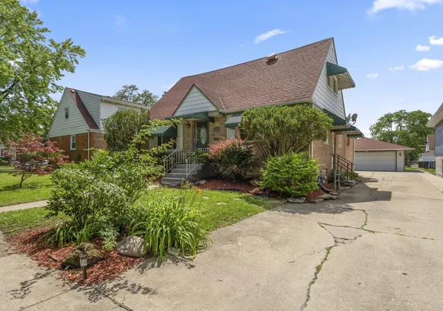 Photo 2 of Single family home for sale at 17552 Roy St, Lansing, IL 60438 | MLS# 12694902 | Listing updated on 2026-08-12