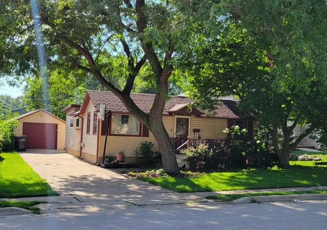 1st image of 260 S Aldine St, Elgin, IL 60123 | MLS# 12694921