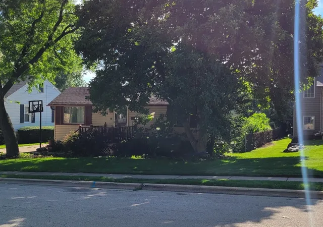 2nd image of 260 S Aldine St, Elgin, IL 60123 | MLS# 12694921