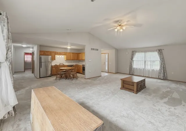 Homes for sale in Freeport, IL | 771 S Parkcrest Dr, Freeport, IL 61032