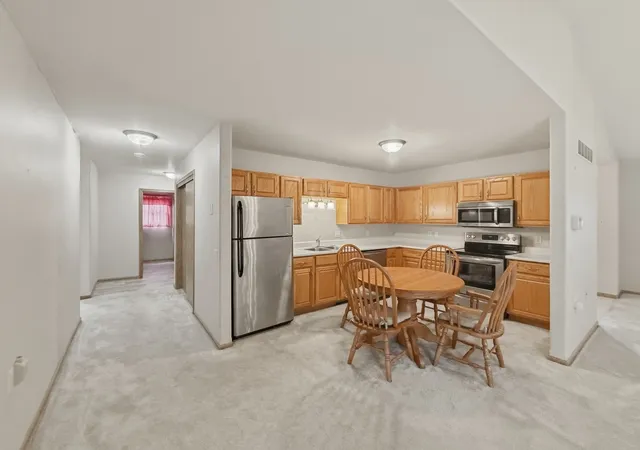 Homes for sale in Freeport, IL | 771 S Parkcrest Dr, Freeport, IL 61032