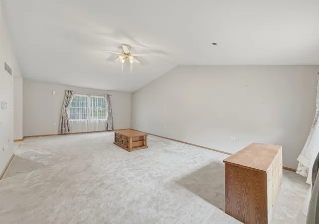 Homes for sale in Freeport, IL | 771 S Parkcrest Dr, Freeport, IL 61032