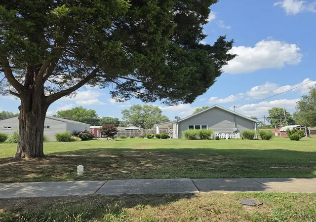 3rd image of 505 Sylvester Ave W, Christopher, IL 62822 | MLS# 12694973