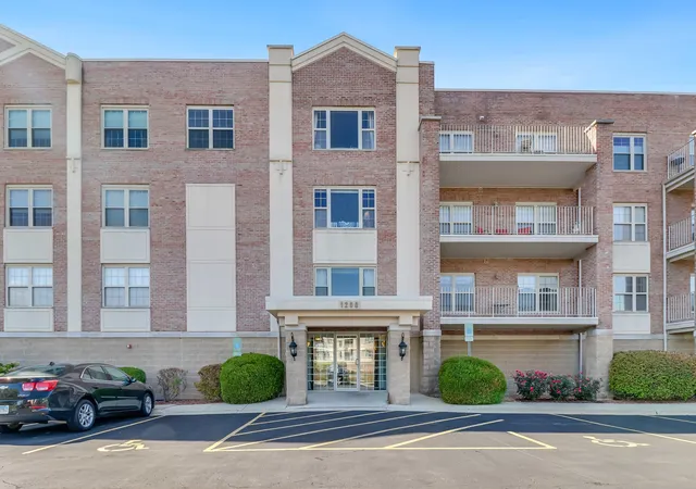 Homes for sale in Elmhurst, IL | 1200 S Prospect Ave #303, Elmhurst, IL 60126 | MLS# 12694997
