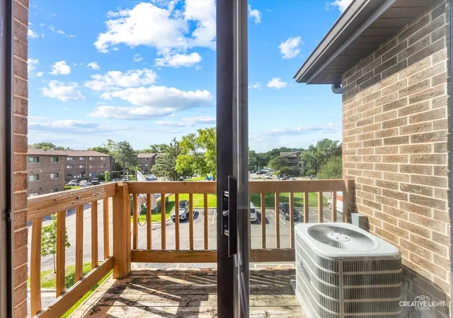 Listing Photo 2 - Condo for sale in building located at 2260 Abbeywood Dr, Lisle, IL 60532 - Unit #F