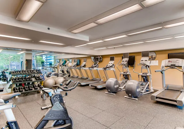 2nd image of 505 N Mcclurg Ct, Chicago, IL 60611