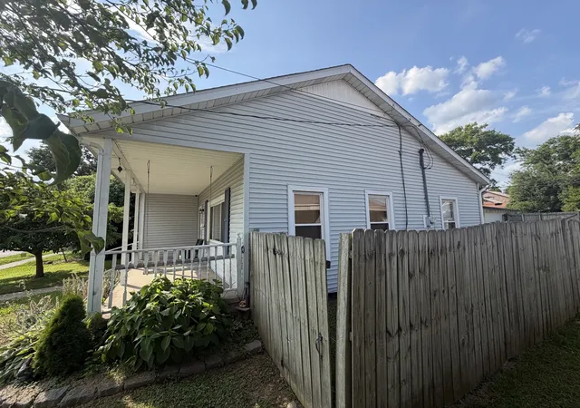 Photo 2 of Sale Pending at 307 W 6th Street, Metropolis, IL 62960 | MLS# 12695014 | Listing updated on 2026-10-01